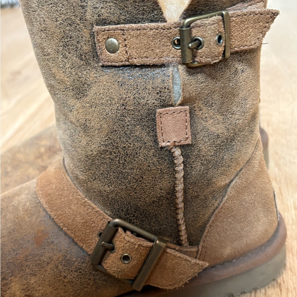 UGG Short Dylyn Boot - Picture 4 of 11